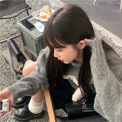 圆月映花都